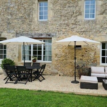 Table et canapé de jardin gîte d'Aure